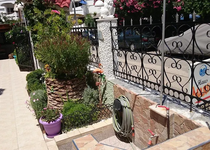 Ξενοδοχείο με διαμερίσματα Haus Maria Νέα Ποτίδαια